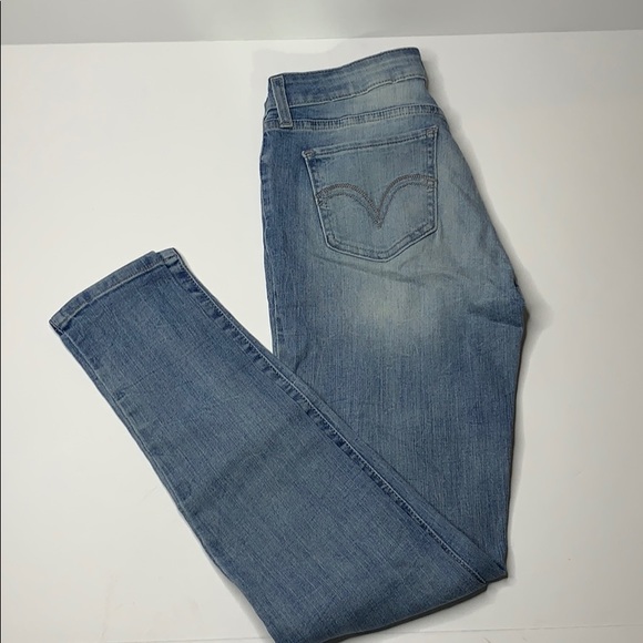 Levi’s skinny leg light wash jeans - Picture 3 of 8